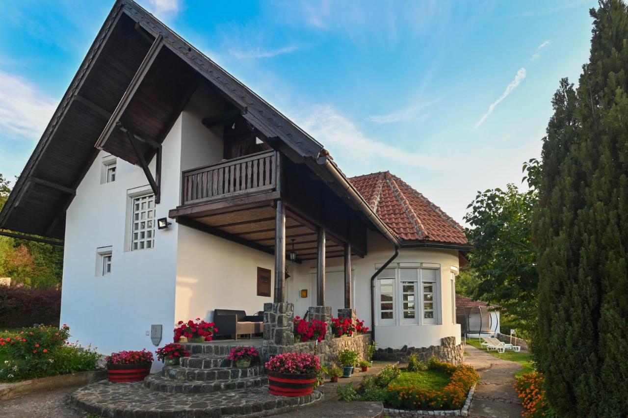 Villa Mira Mackat ภายนอก รูปภาพ
